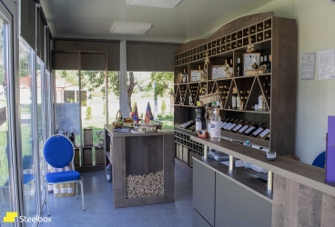 Magazin specializat de vinuri și suvenire 30. 87